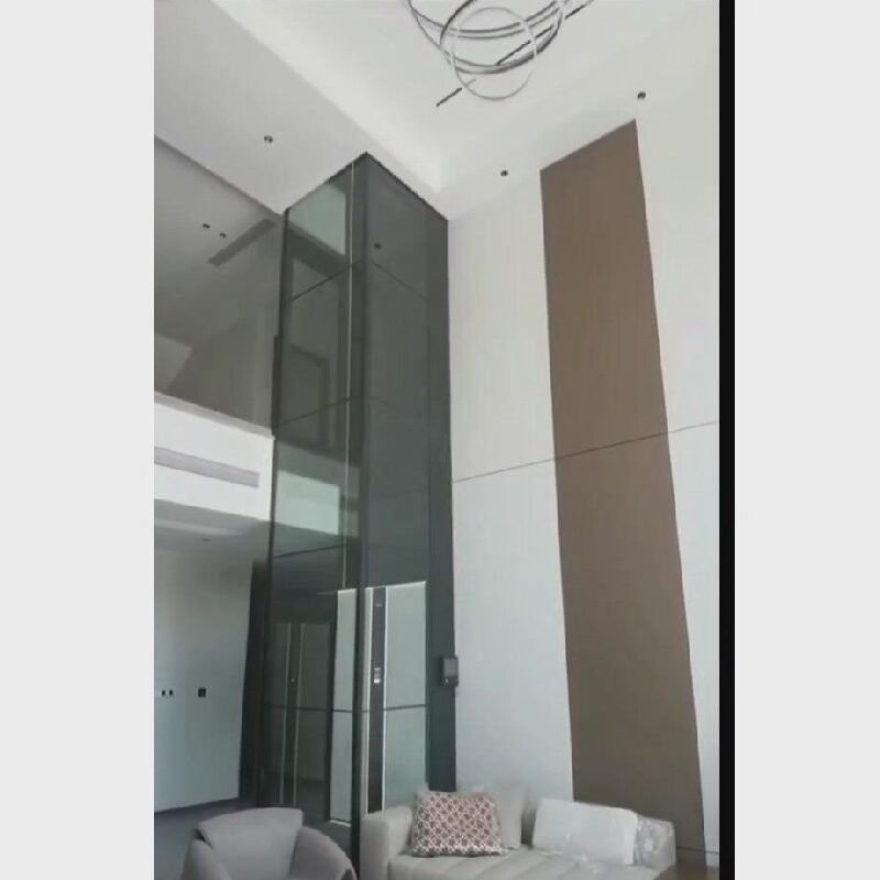 Sicherer und zuverlässiger schraubgetriebener Aufzug.